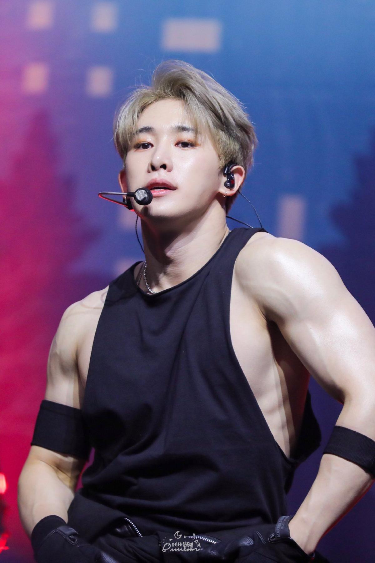 Hậu rời nhóm, Wonho (MONSTA X) chính thức có hình ảnh profile tại công ty mới Ảnh 3