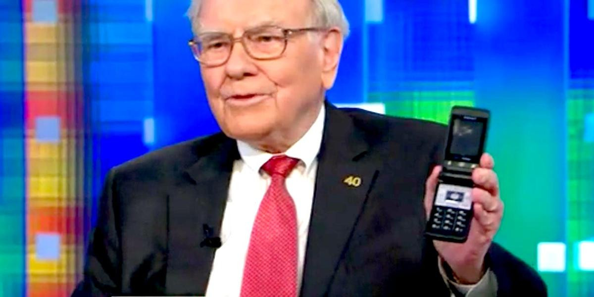 Tim Cook đã đích thân hướng dẫn Warren Buffett sử dụng iPhone Ảnh 1