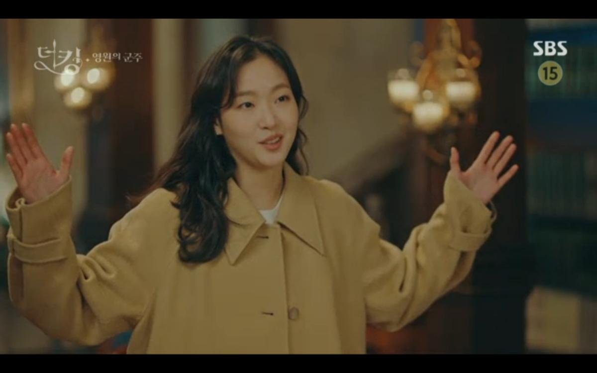 'Quân vương bất diệt' tập 5: Kim Go Eun đụng độ hôn phu của Lee Min Ho, tam giác tình yêu bắt đầu? Ảnh 6