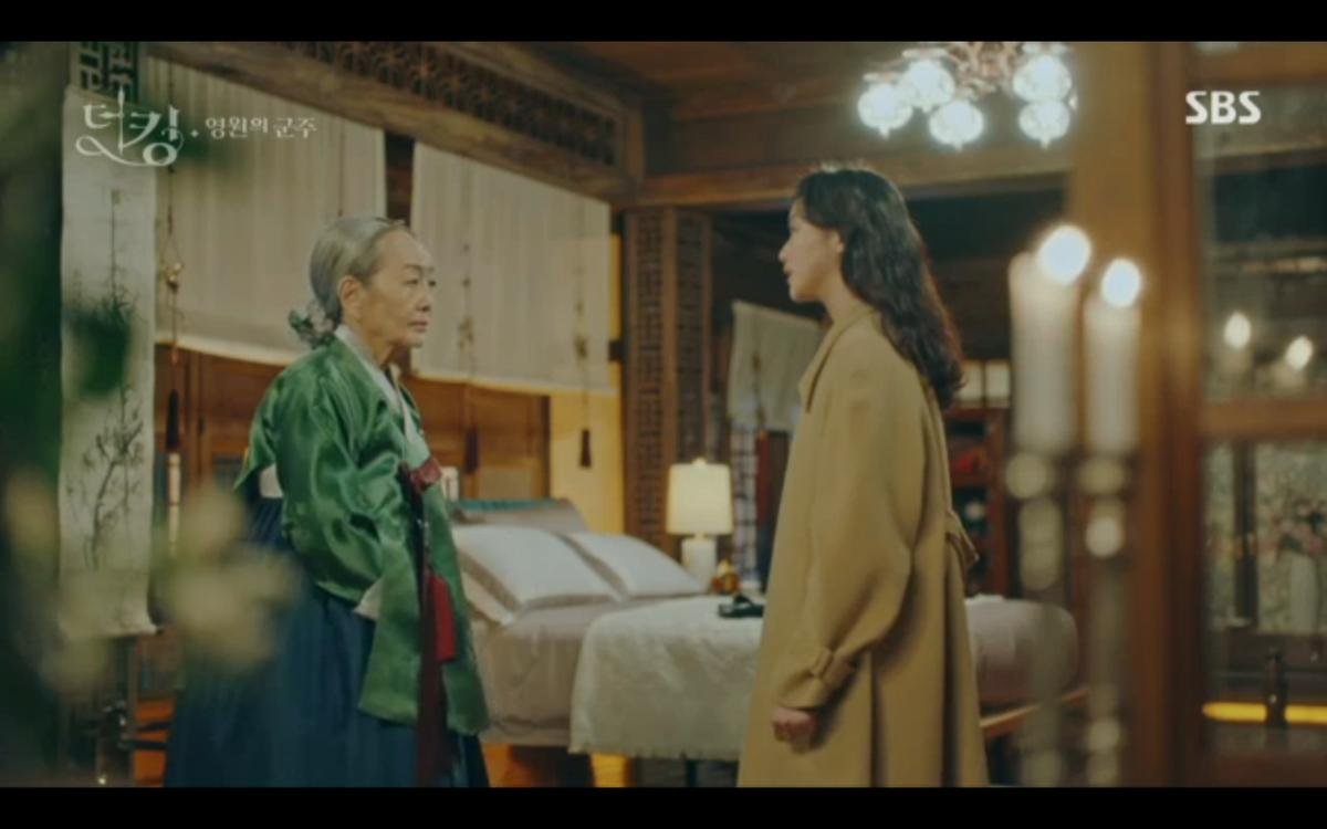 'Quân vương bất diệt' tập 5: Kim Go Eun đụng độ hôn phu của Lee Min Ho, tam giác tình yêu bắt đầu? Ảnh 11