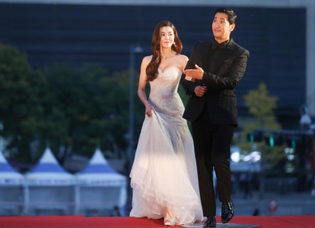 Sao Hàn 'rục rịch' đổ bộ thảm đỏ giải thưởng 'Baeksang 2020' và 'Oscar Hàn Quốc 2020' Ảnh 5