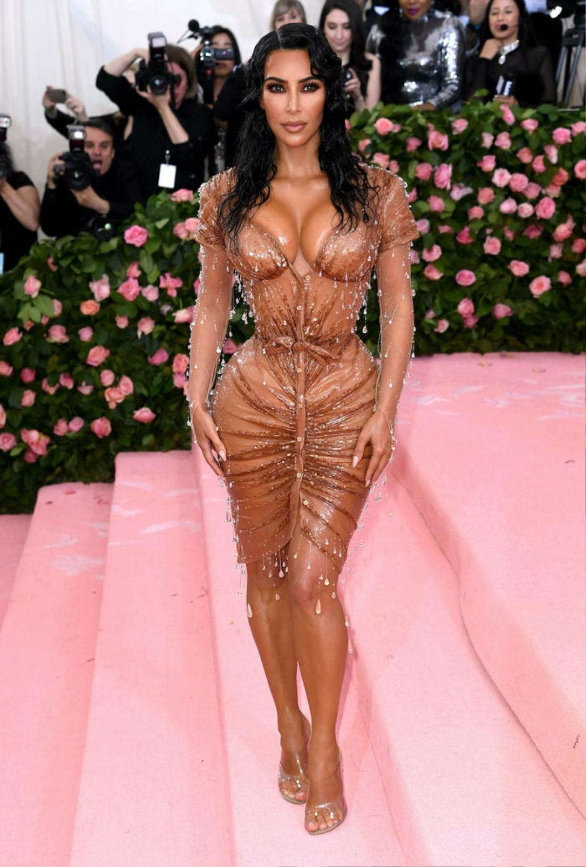 Những bộ cánh hiểm hóc nhất lịch sử Met Gala, Kim Kardashian gây sốc vì đi vệ sinh tại chỗ Ảnh 17