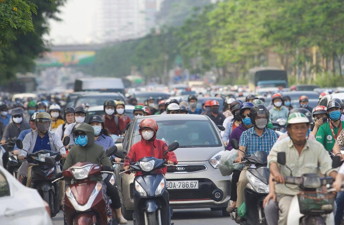 Đường phố đông nghịt, lâu lắm rồi mới thấy 'đặc sản' tắc đường ở Hà Nội sau kỳ nghỉ dài vì dịch COVID-19 Ảnh 12