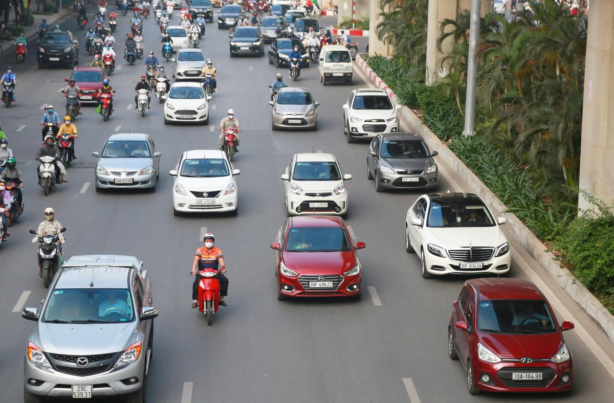 Đường phố đông nghịt, lâu lắm rồi mới thấy 'đặc sản' tắc đường ở Hà Nội sau kỳ nghỉ dài vì dịch COVID-19 Ảnh 3