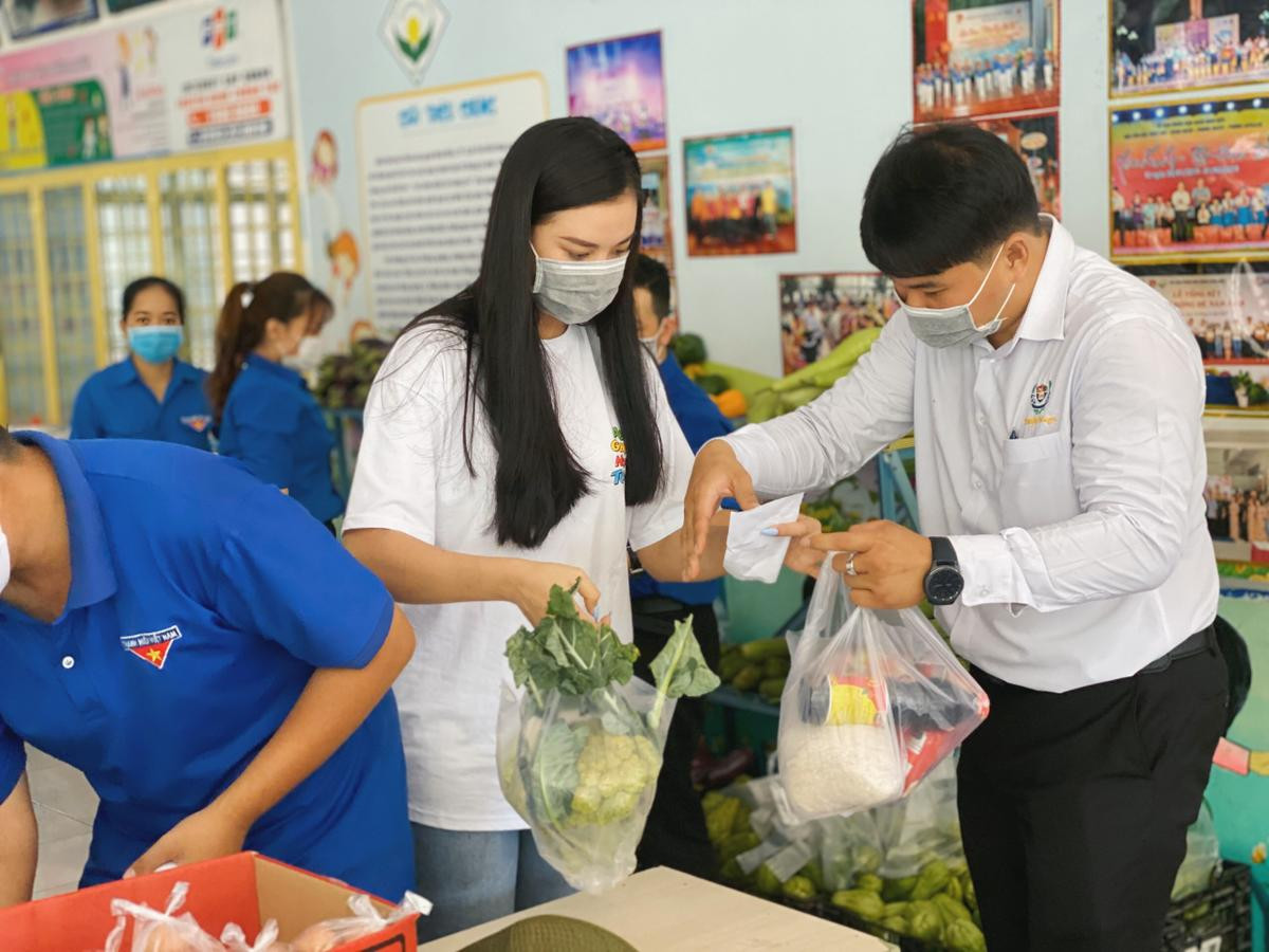 Á hậu Kim Duyên bàng hoàng vì 'tăng nhẹ' 10 cân, giảm béo gấp để không thành 'cô bé đô con' Ảnh 2