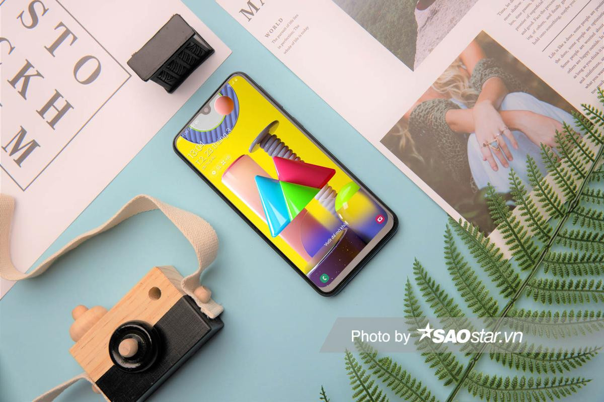 Mở hộp Galaxy M21: Màn hình Infinity-U, 3 camera 48MP và pin 6000mAh Ảnh 2