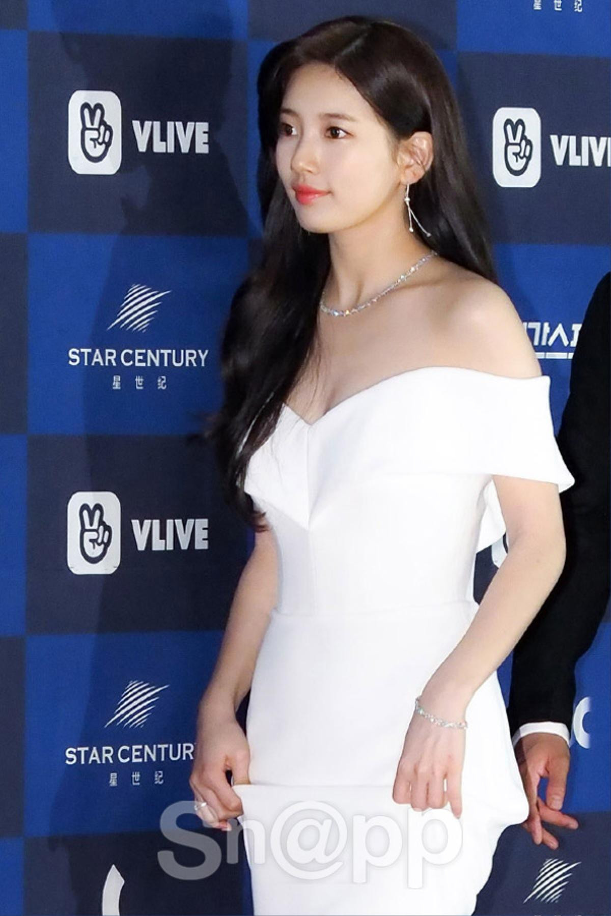 'Tình đầu quốc dân' Suzy khiến fans bao lần điêu đứng khi diện váy lộ vòng một 'khủng' Ảnh 7