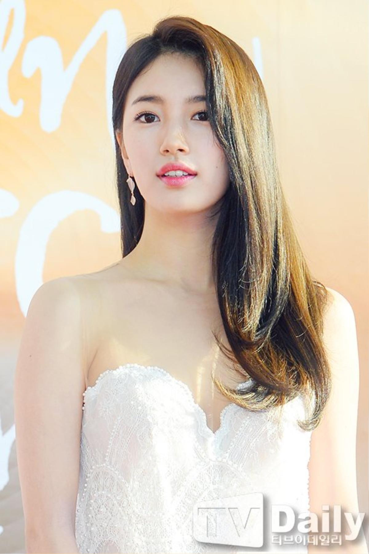 'Tình đầu quốc dân' Suzy khiến fans bao lần điêu đứng khi diện váy lộ vòng một 'khủng' Ảnh 3