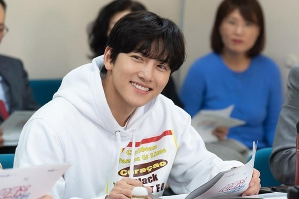 Ji Chang Wook - Kim Yoo Jung đẹp đôi tại buổi đọc kịch bản, phim chiếu khi 'Quân vương bất diệt' kết thúc Ảnh 3