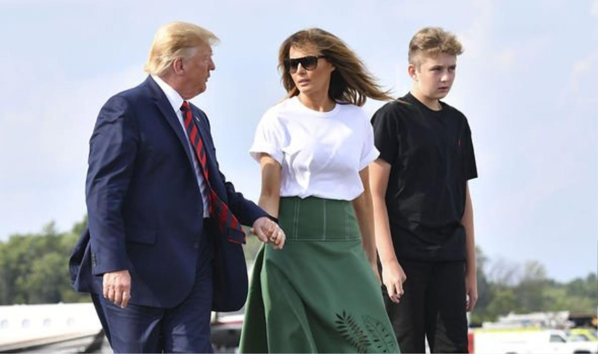 Vì sao bà Melania phải đợi nửa năm mới về Nhà Trắng cùng chồng? Ảnh 1