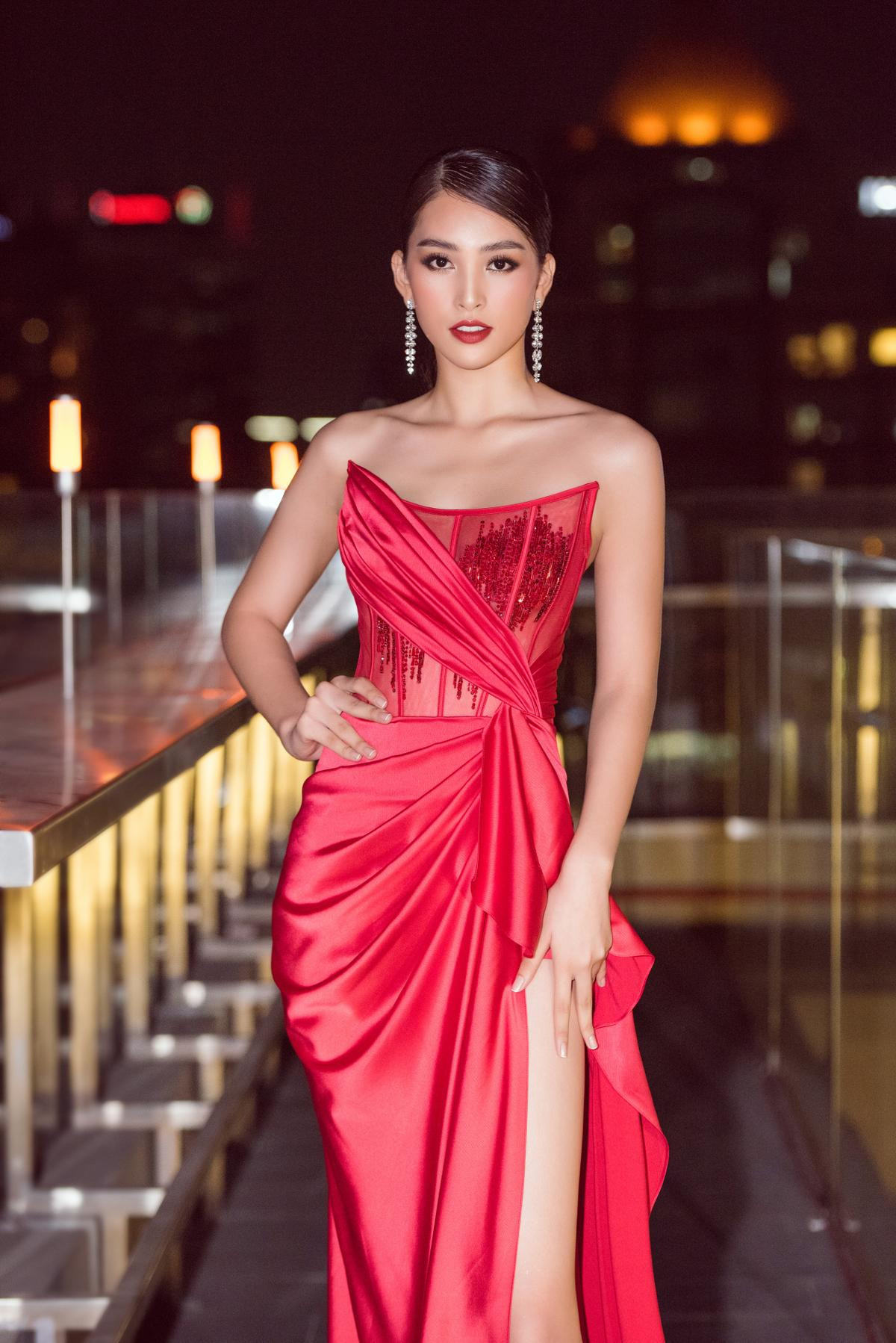 Võ Hoàng Yến bấn loạn vì Tiểu Vy đẹp trong trẻo, body chuẩn: 'Em phải thi Miss Universe' Ảnh 11