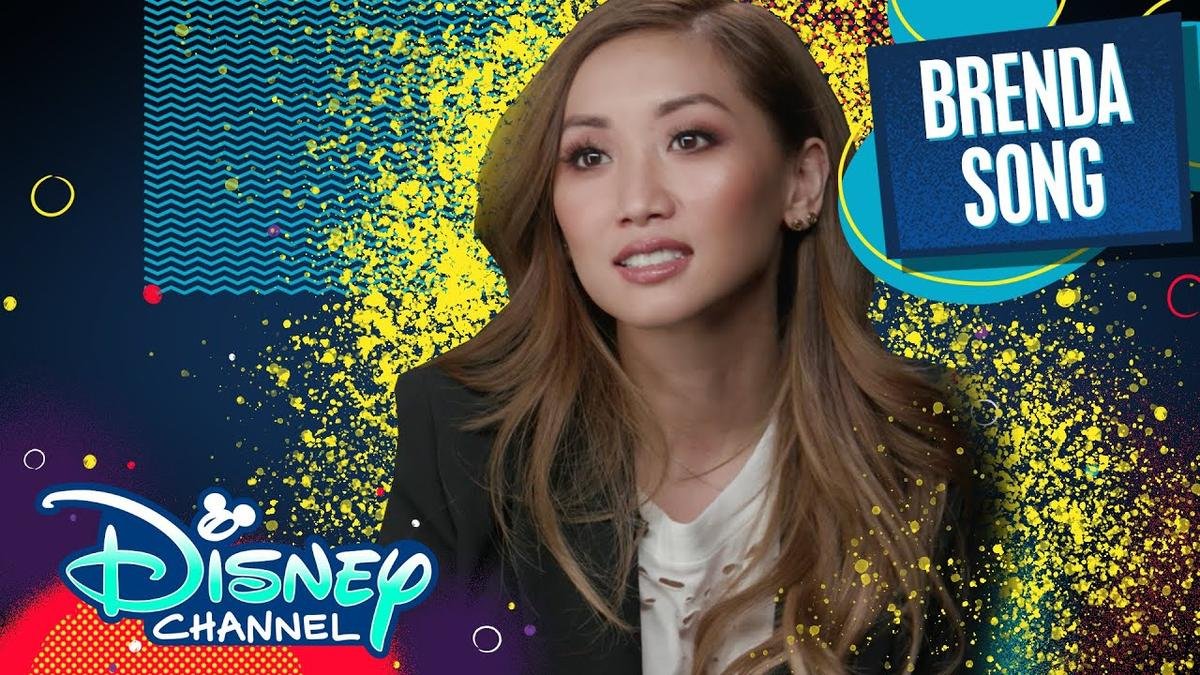 Bí quyết skincare mùa hè cho da nhạy cảm của ‘công chúa Disney’ Brenda Song Ảnh 1