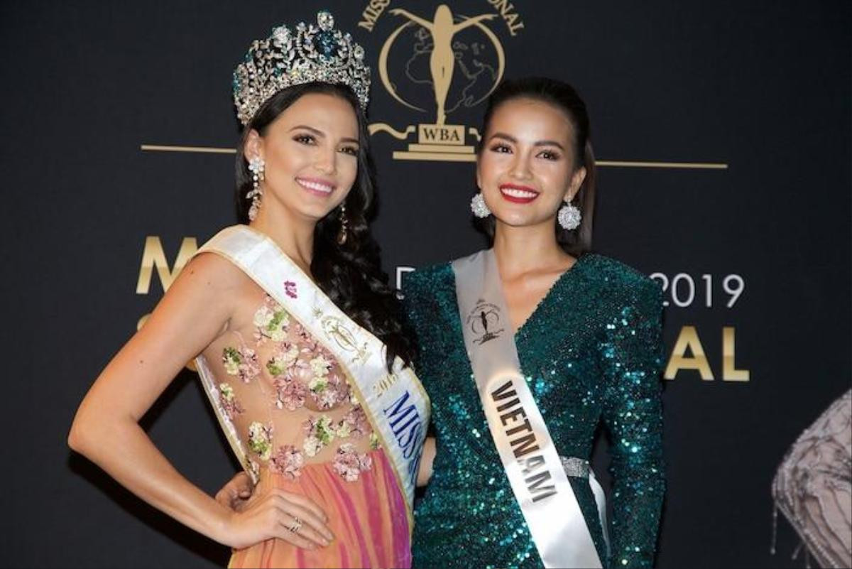 Hoàng Thùy - Minh Tú đẹp lấn át Miss Supranational, Phương Khánh thần thái đẳng cấp nữ hoàng Ảnh 7