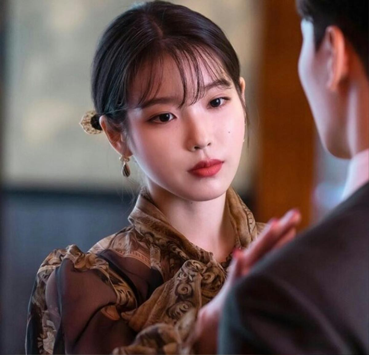 IU - Từ cô ca sĩ vạn người mê đến nữ diễn viên được đề cử ngang hàng với Son Ye Jin Ảnh 15