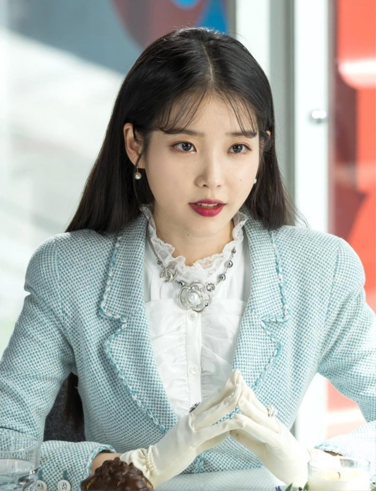 IU - Từ cô ca sĩ vạn người mê đến nữ diễn viên được đề cử ngang hàng với Son Ye Jin Ảnh 17