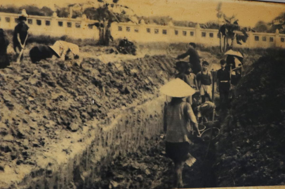 Người 15 năm trông ngôi mộ tập thể lớn nhất Việt Nam chết vì nạn đói năm 1945: 'Đây là việc tâm linh nên tôi muốn làm sao cho trọn vẹn' Ảnh 6