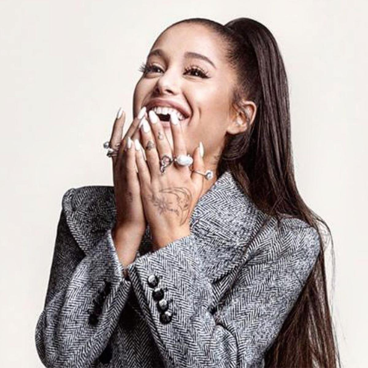 Bộ sưu tập hình xăm ở những vị trí đau nhất trên cơ thể của Ariana Grande Ảnh 9