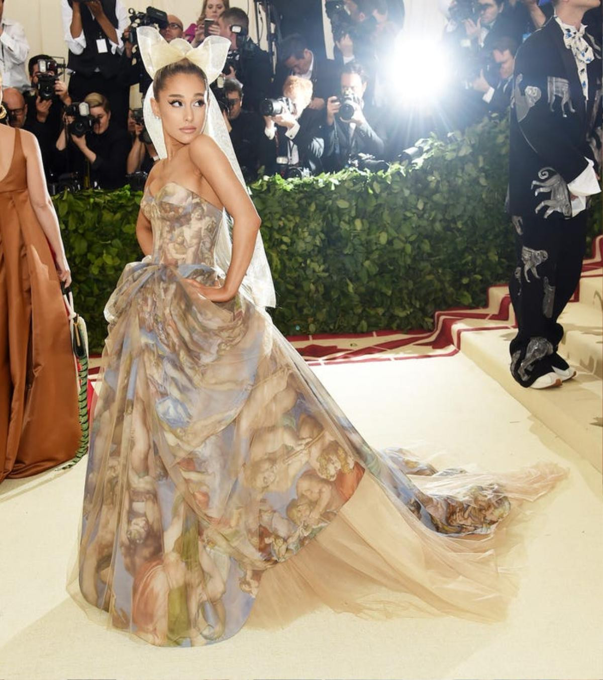 'Bật mí' những chuyện hài hước của sao Hollywood trong hậu trường Met Gala Ảnh 10