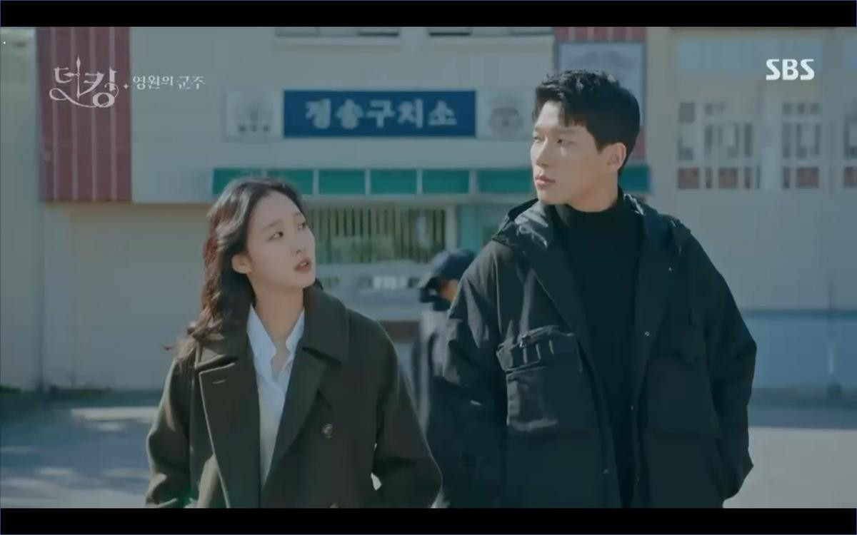 'Quân vương bất diệt' tập 10: Woo Do Hwan bị bắn, Lee Min Ho và Kim Go Eun từ biệt trong nước mắt? Ảnh 23