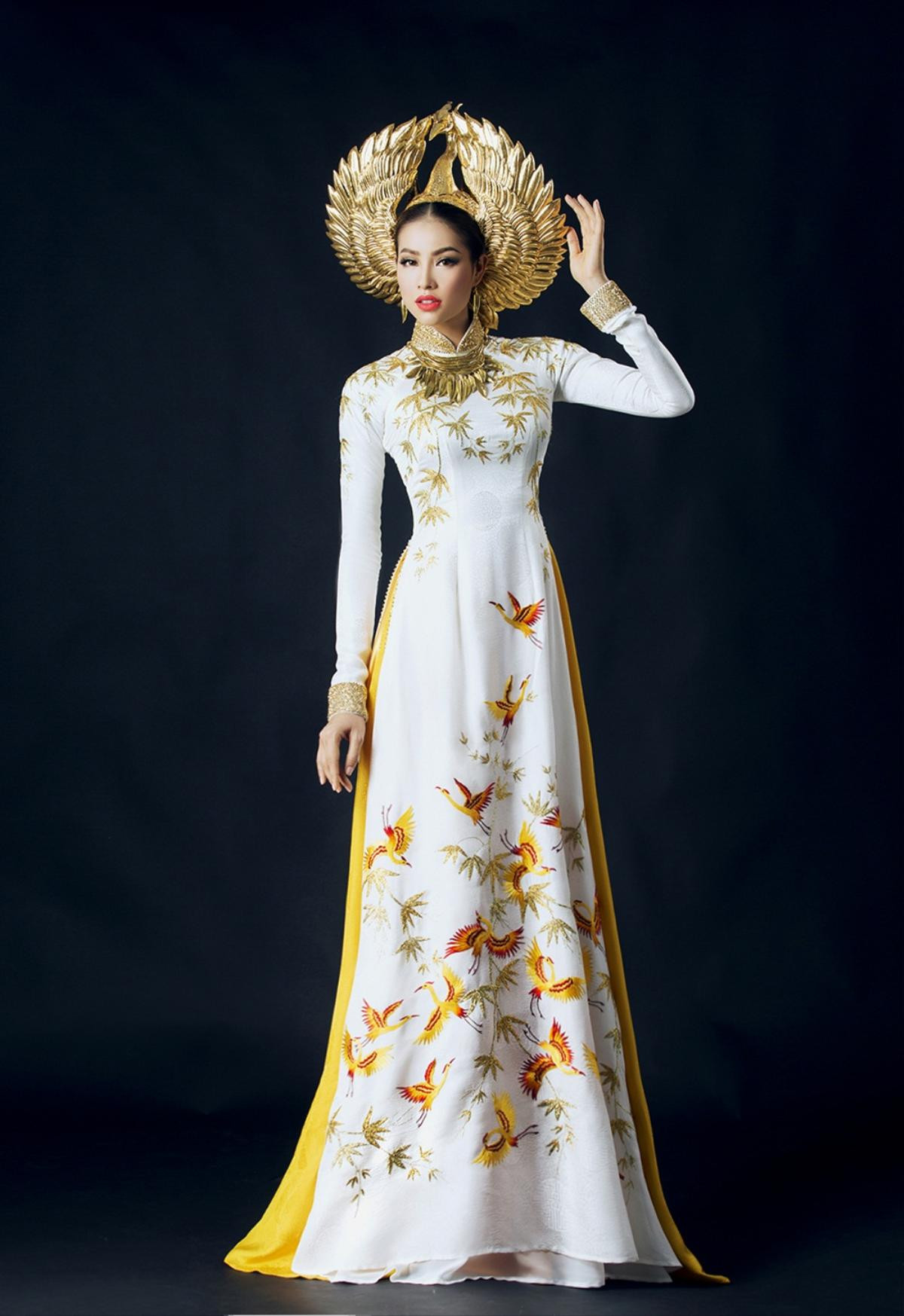 Minh Tú đột phá với National Costume trắng tinh khôi, Miss Áo dài Khánh Vân có làm nên chuyện? Ảnh 10