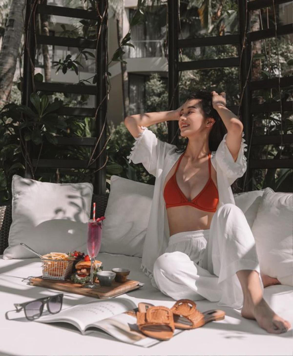 Món đồ 'thần thánh' giúp Hoàng Thuỳ, Lan Khuê diện bikini mà chẳng lo cháy nắng Ảnh 8