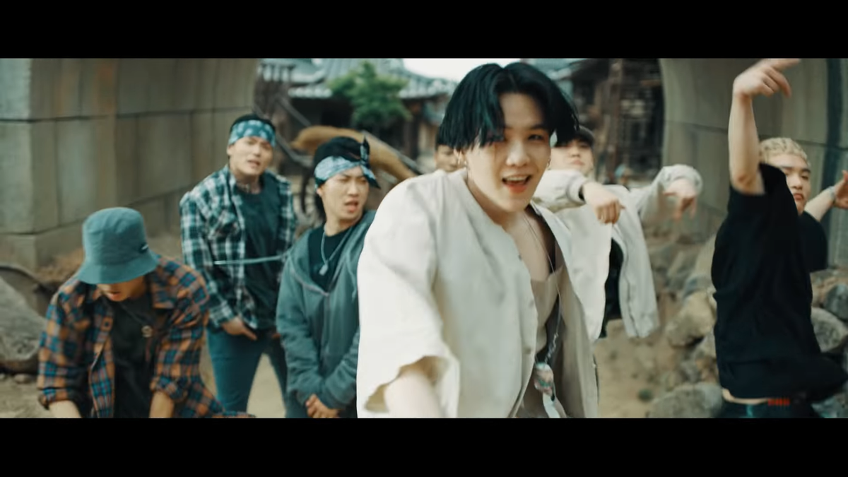 Chuyện gì thế này: Mai Ngô bất ngờ xuất hiện trong MV Daechwita của Suga (BTS)? Ảnh 4