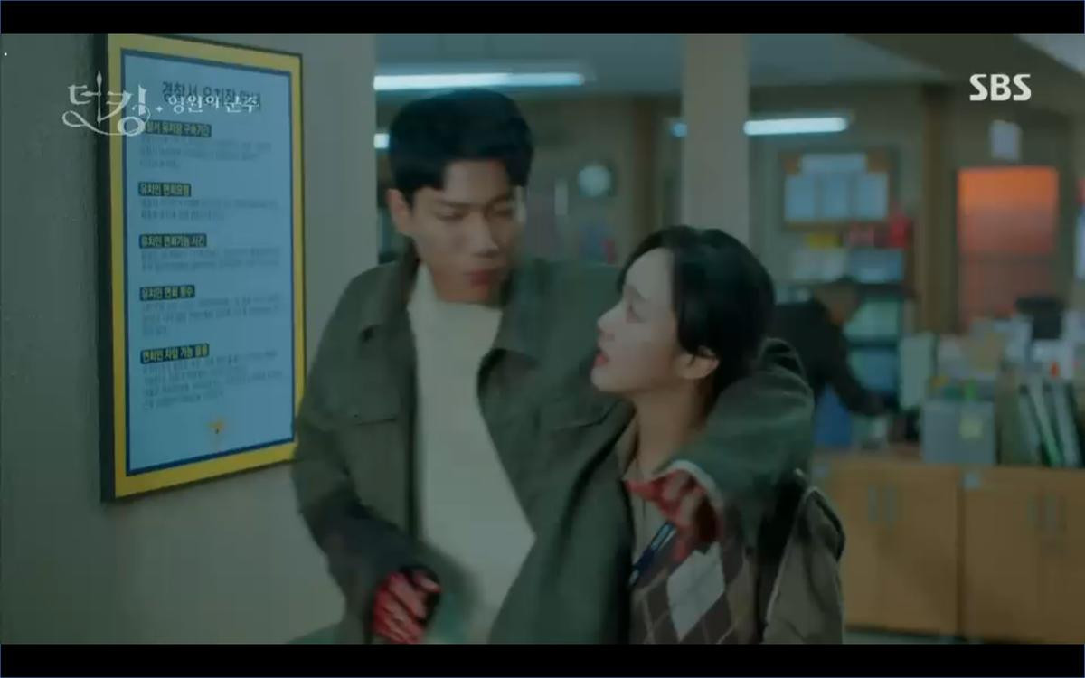 'Quân vương bất diệt' tập 11: Lee Min Ho điều động trực thăng cứu Kim Go Eun trong biển máu? Ảnh 11