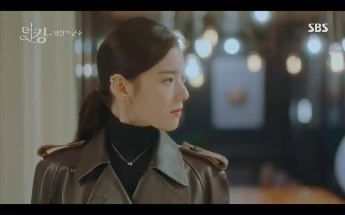 'Quân vương bất diệt' tập 11: Lee Min Ho điều động trực thăng cứu Kim Go Eun trong biển máu? Ảnh 19