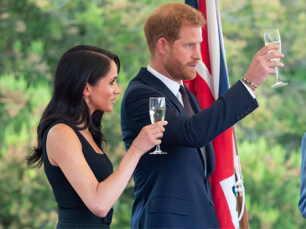 Cuộc sống của Kate và Meghan thay đổi như thế nào khi bước chân vào hoàng gia? Ảnh 20