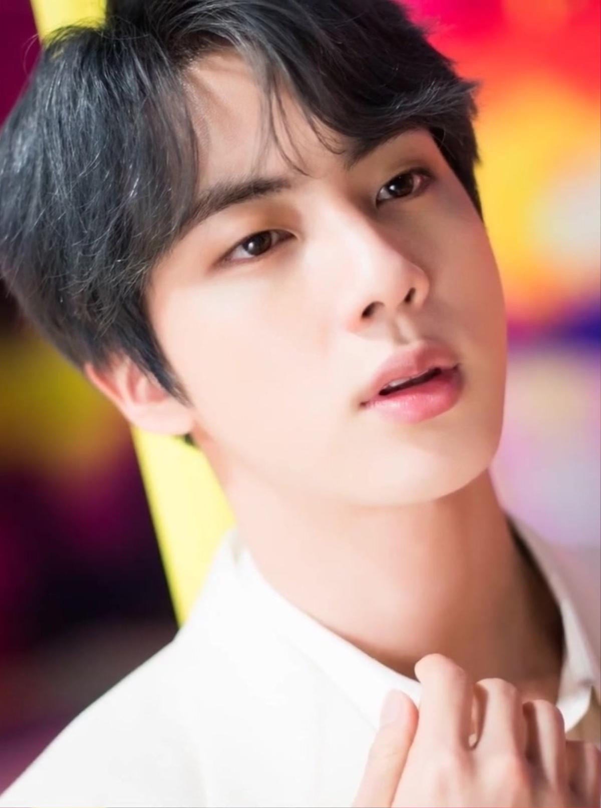 Jin (BTS) trở thành hot trending chỉ nhờ một bức ảnh được chụp sau khi ăn… chân lợn, ai tin anh đã gần 30? Ảnh 4