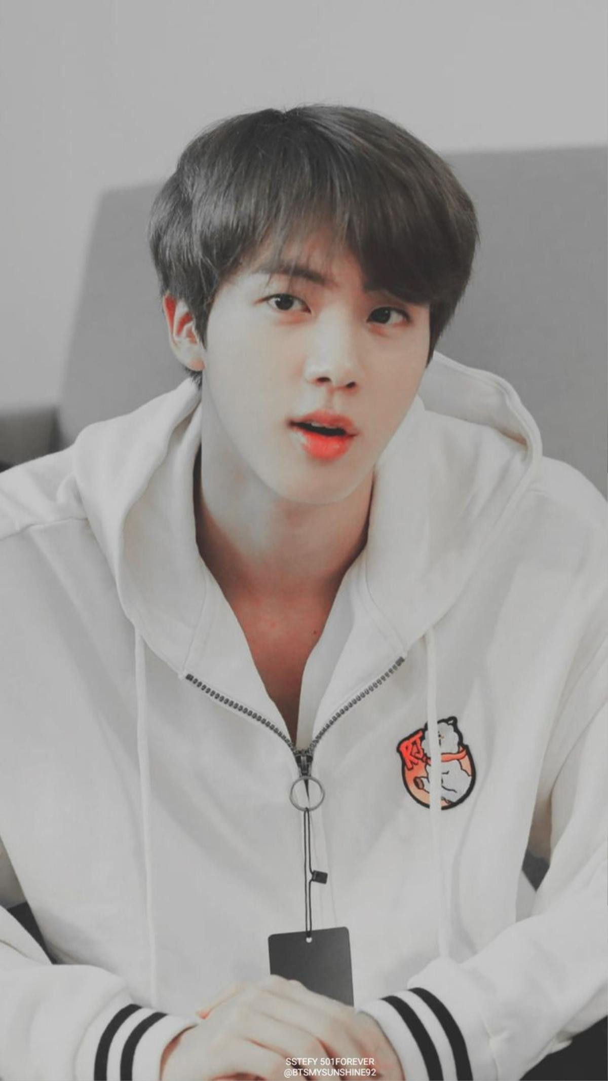 Jin (BTS) trở thành hot trending chỉ nhờ một bức ảnh được chụp sau khi ăn… chân lợn, ai tin anh đã gần 30? Ảnh 6