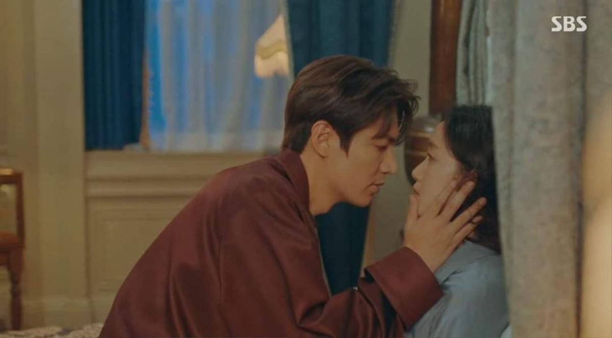 Khán giả nói về 'nụ hôn ma cà rồng' của Lee Min Ho và Kim Go Eun trong 'Quân vương bất diệt': Quyến rũ thiệt, nâng tầm cảnh hôn lên tầm cao mới Ảnh 3