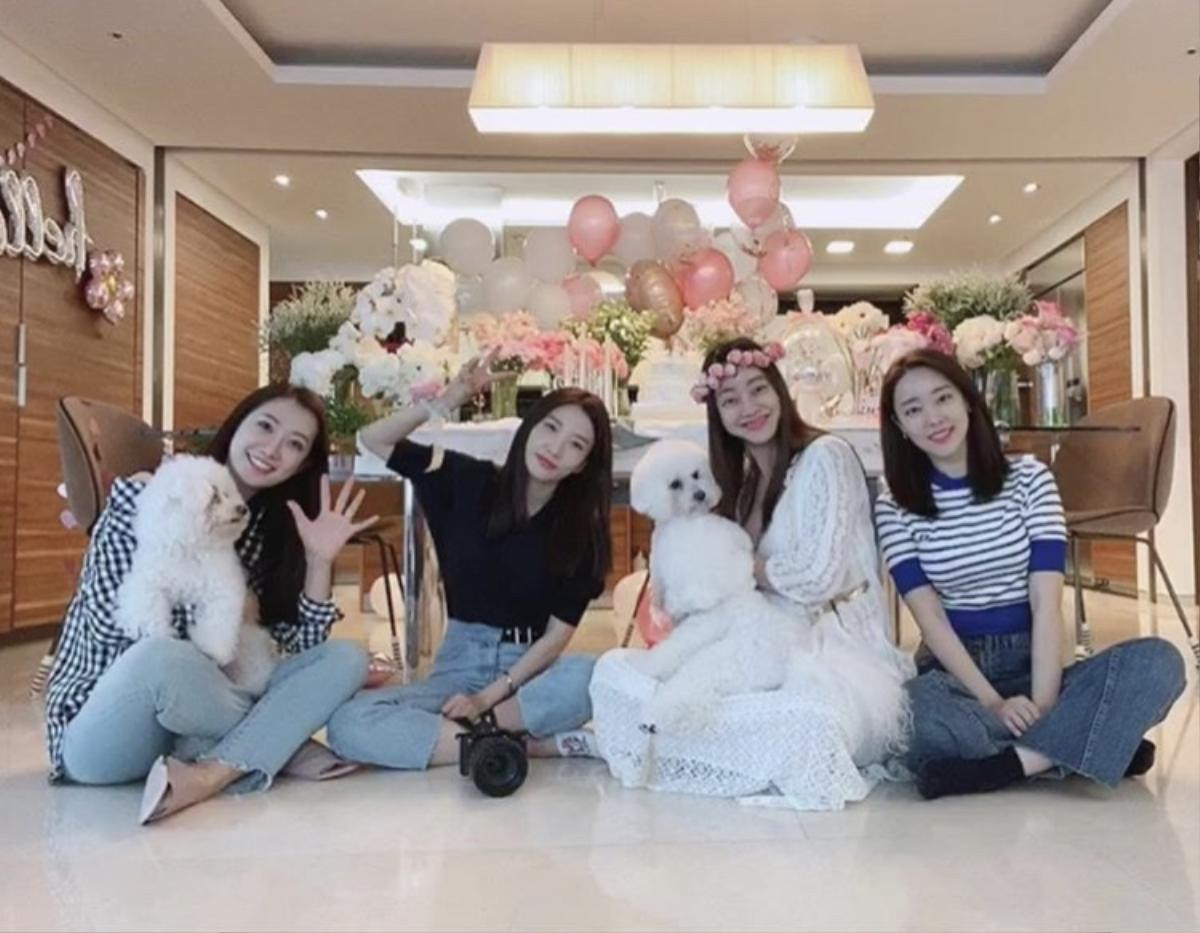 Ai như diễn viên 'Thư ký Kim' Seo Hyo Rim, được chồng và hội sao Kbiz làm tiệc bất ngờ trước ngày sinh nở: Bà bầu của năm! Ảnh 3