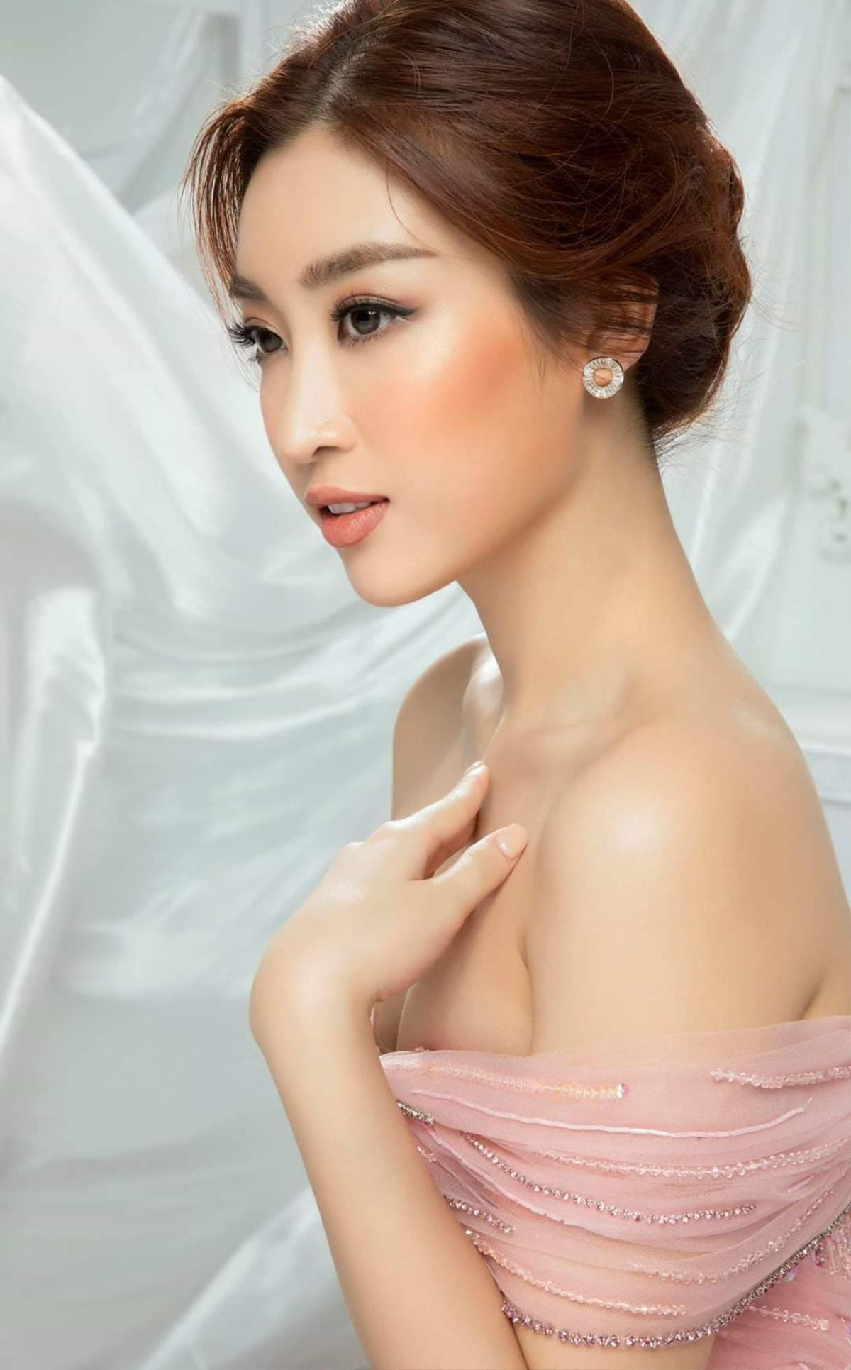 Bộ ba Người đẹp nhân ái Miss World Đỗ Mỹ Linh - Tiểu Vy - Lương Thùy Linh đọ sắc bất phân thắng bại Ảnh 1