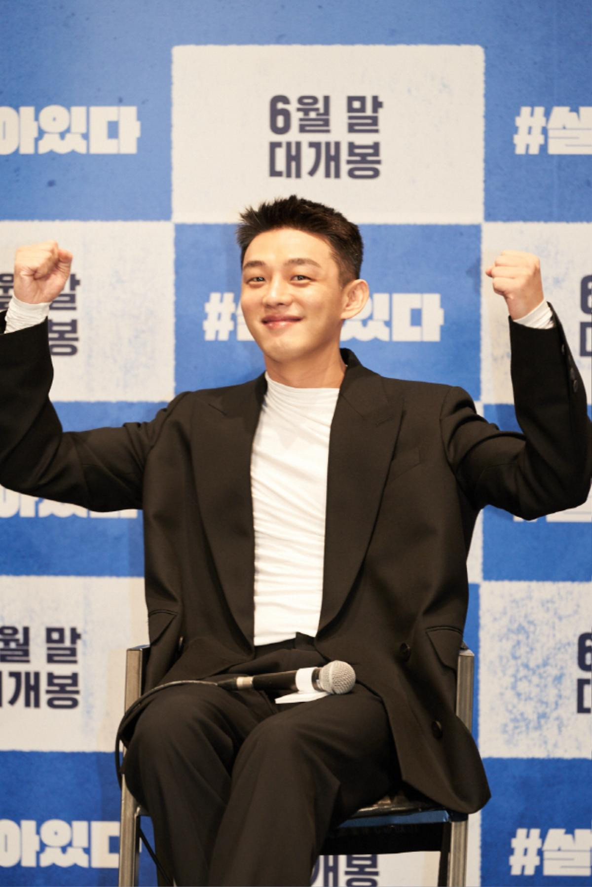 Yoo Ah In tình tứ, nắm chặt tay Park Shin Hye tại họp báo phim zombie '#ALIVE' Ảnh 18