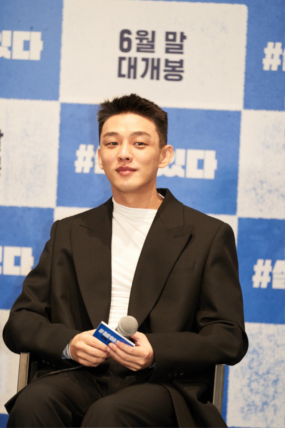 Yoo Ah In tình tứ, nắm chặt tay Park Shin Hye tại họp báo phim zombie '#ALIVE' Ảnh 19