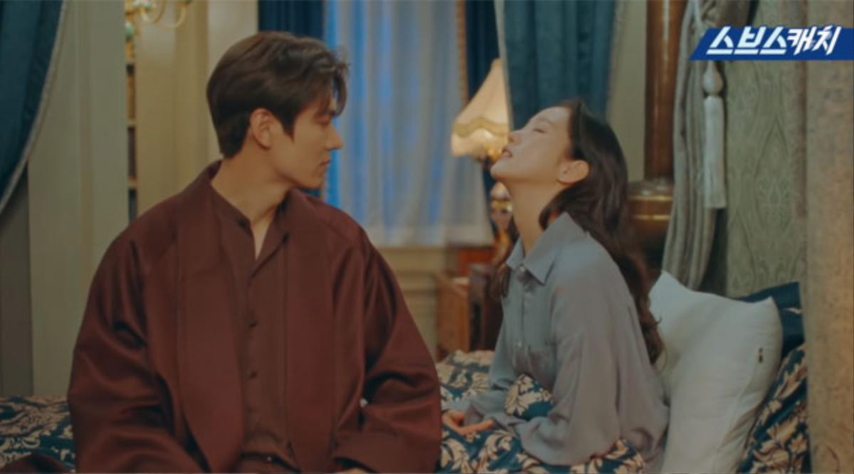 'Nụ hôn cổ' của Lee Min Ho và Kim Go Eun lên top thịnh hành - Hyun Bin và Son Ye Jin đứng đầu danh sách bầu chọn Baeksang lần thứ 56 Ảnh 1