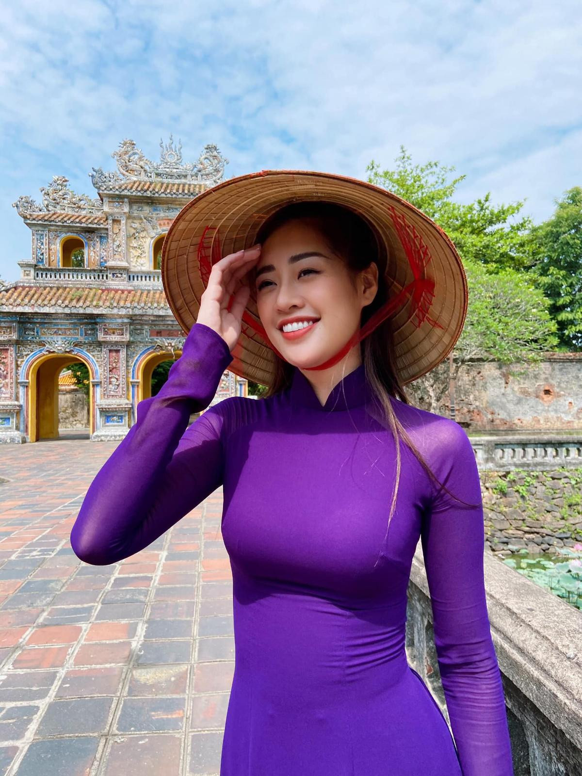 Hoàng Thùy lầy lội đòi cắt tóc đầu đinh, fan phản đối: 'Chị đẹp nhất style Miss Universe' Ảnh 7