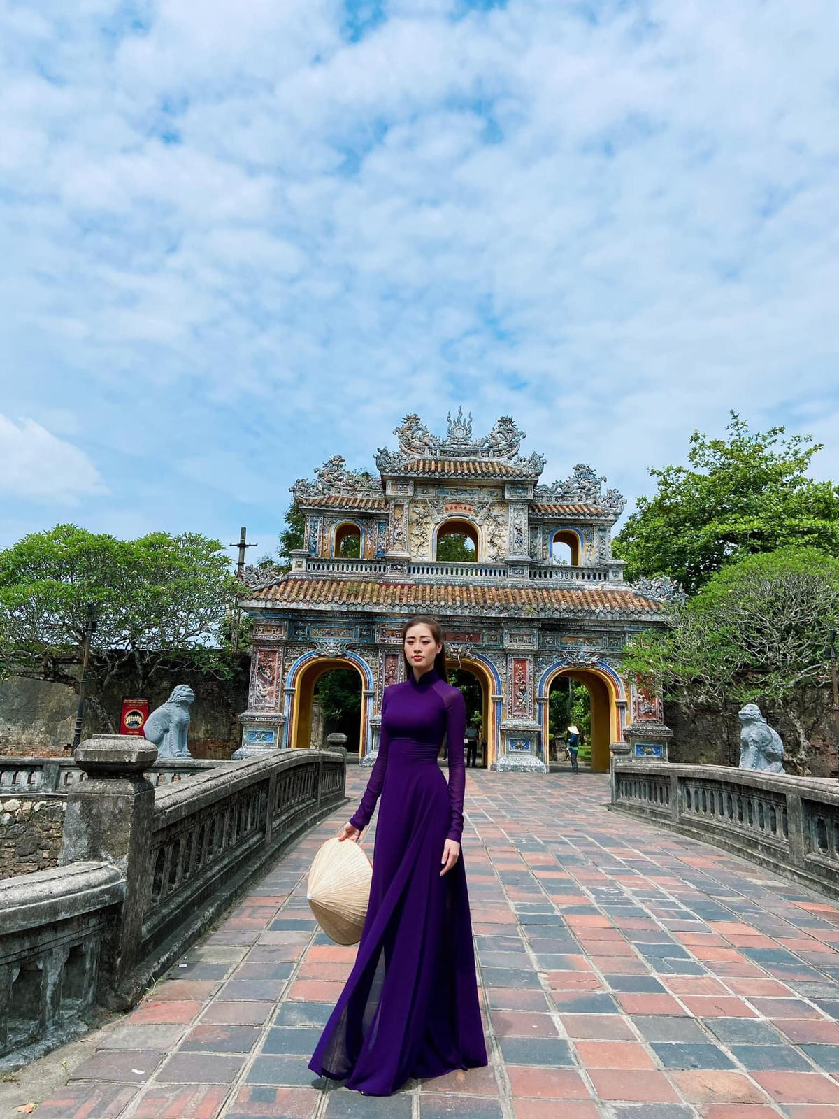 Hoàng Thùy lầy lội đòi cắt tóc đầu đinh, fan phản đối: 'Chị đẹp nhất style Miss Universe' Ảnh 6