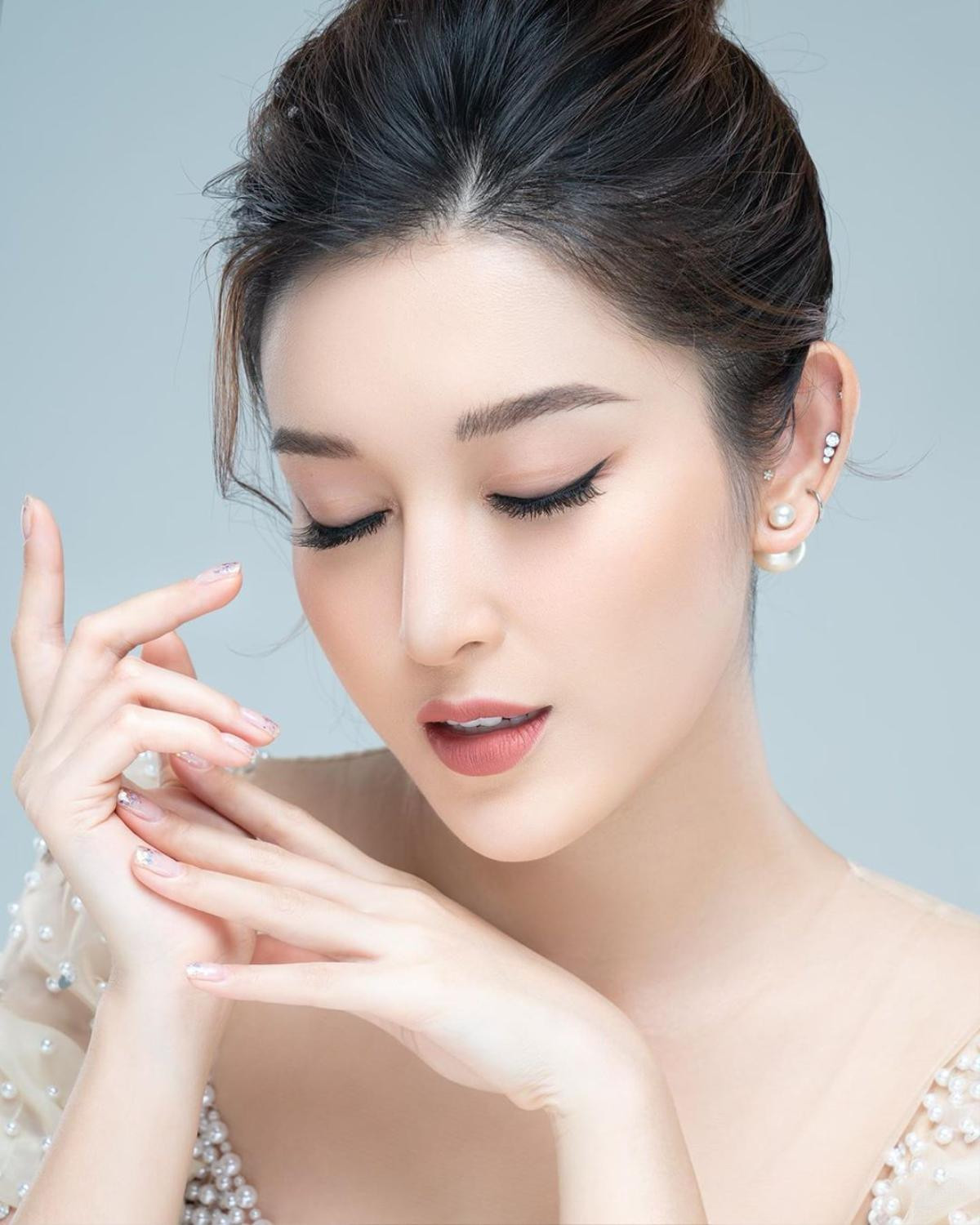 Hoàng Thùy lầy lội đòi cắt tóc đầu đinh, fan phản đối: 'Chị đẹp nhất style Miss Universe' Ảnh 15