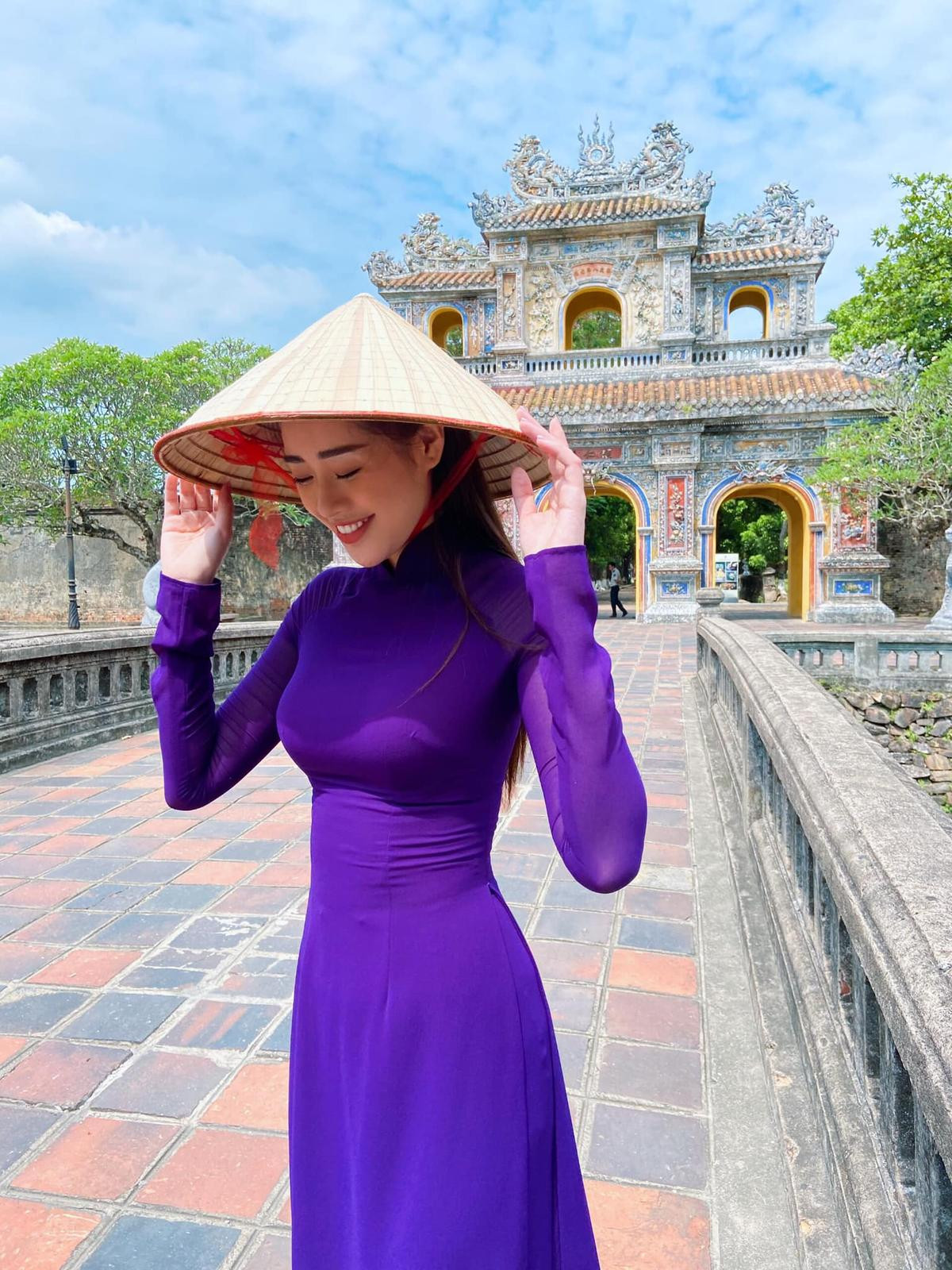 Hoàng Thùy lầy lội đòi cắt tóc đầu đinh, fan phản đối: 'Chị đẹp nhất style Miss Universe' Ảnh 5