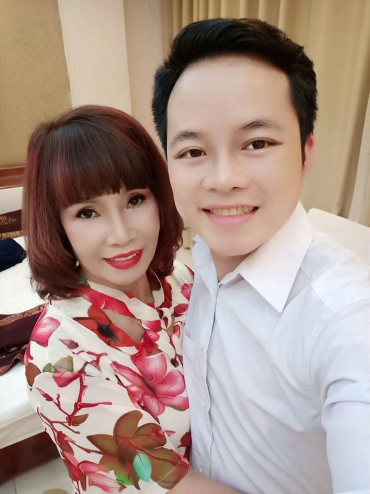 'Chồng trẻ 26 tuổi' Hoa Cương lên tiếng trước tin đồn lạnh nhạt, giả vờ tình cảm với 'cô dâu 62 tuổi' Ảnh 4