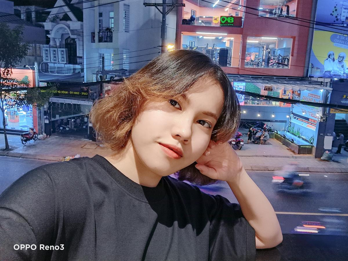 'Đọ' khả năng chụp selfie thiếu sáng của OPPO Reno3 và iPhone Ảnh 9