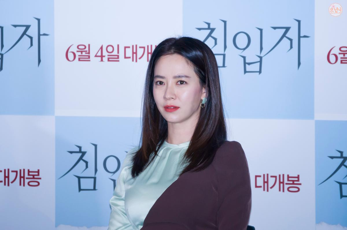 'Mợ ngố' Song Ji Hyo tái xuất màn bạc sau 17 năm, từ nữ sinh ma mị đến cô gái hiểm độc: Lột xác với diễn xuất ngoạn mục! Ảnh 20