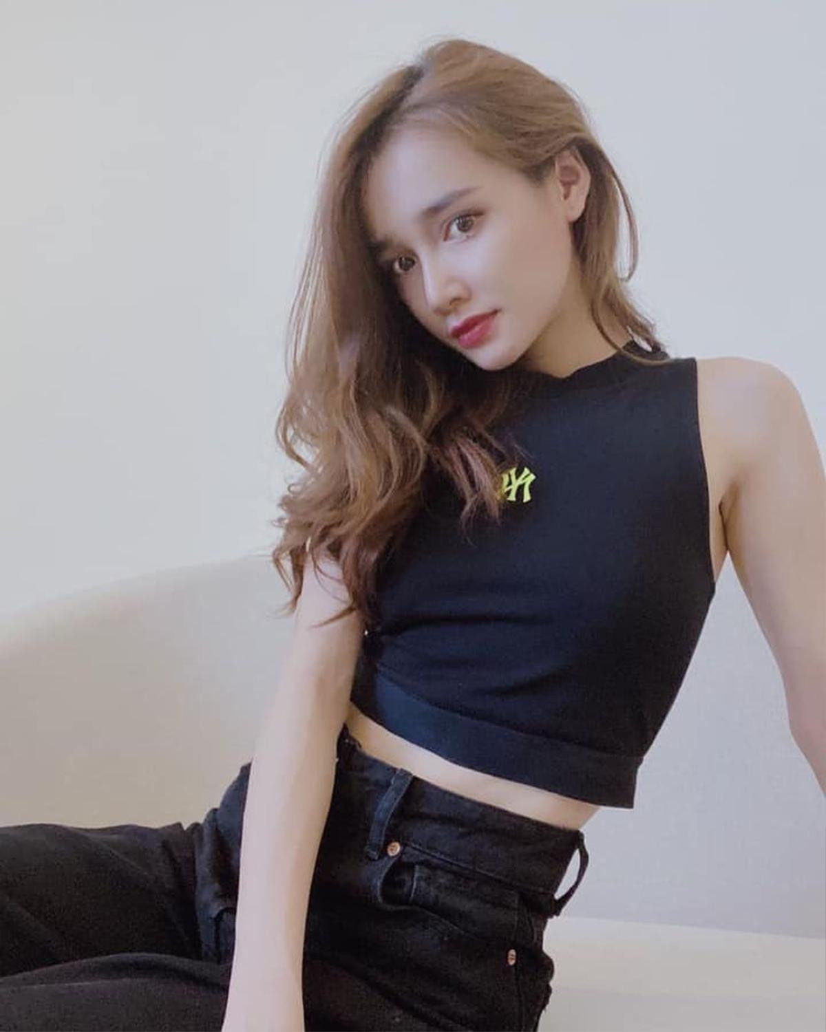 Nhã Phương diện croptop trẻ như gái 18, ngầm chứng minh nhan sắc hơn vạn người Ảnh 2