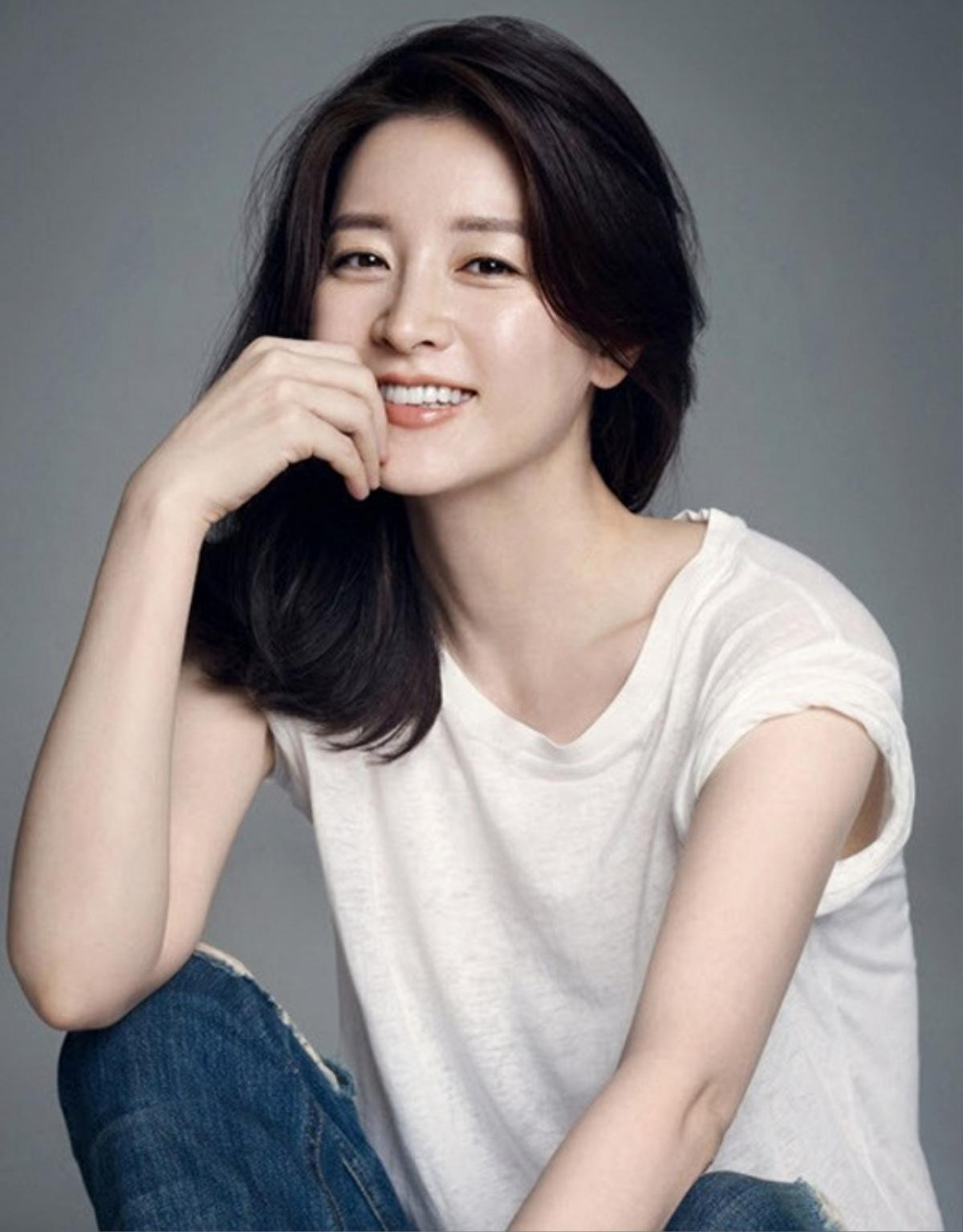 'Nàng Dae Jang Geum' Lee Young Ae tự tin khoe mặt mộc lộ rõ nếp nhăn và chân chim Ảnh 4