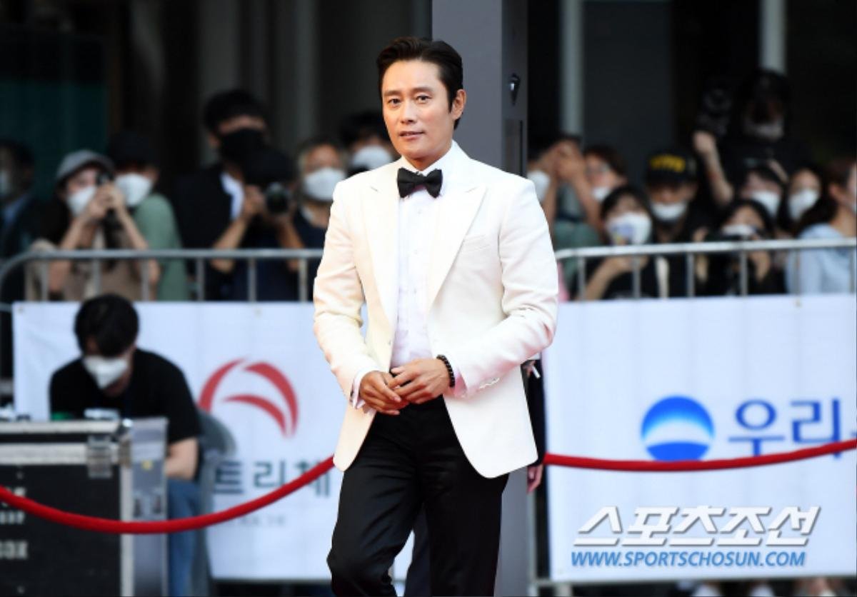 Lee Byung Hun, Lee Yoori cùng loạt sao Hàn đổ bộ thảm đỏ 'Oscar Hàn Quốc 2020' Ảnh 1