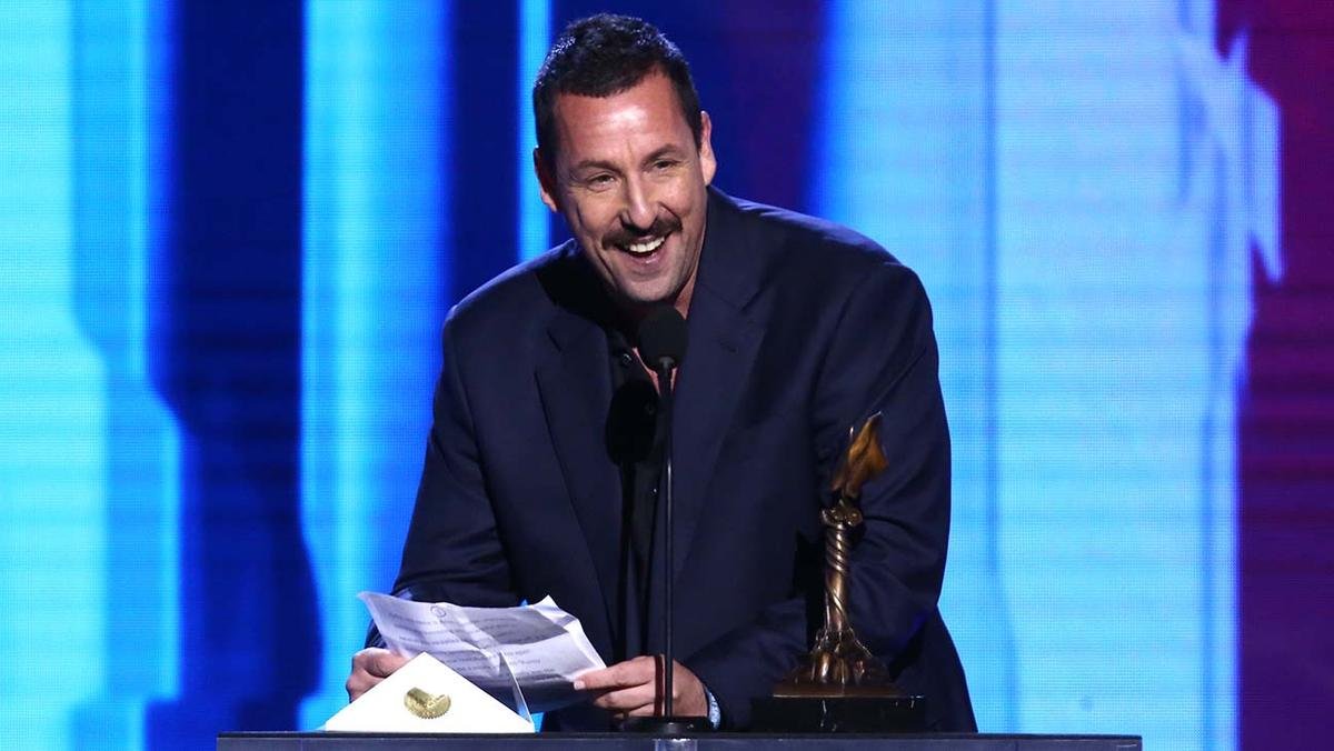 Tại sao phim của Adam Sandler trên Netflix đều thành công, dù chất lượng không tốt? Ảnh 7