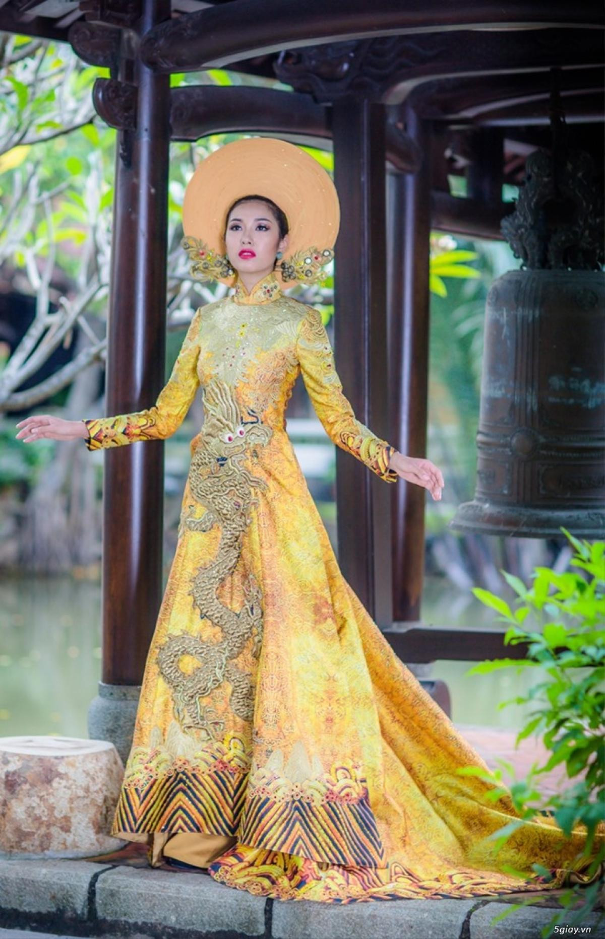 10 National Costume vàng rực đẹp nhất lịch sử: Phương Khánh - Tường San chiến thắng vẻ vang Ảnh 13