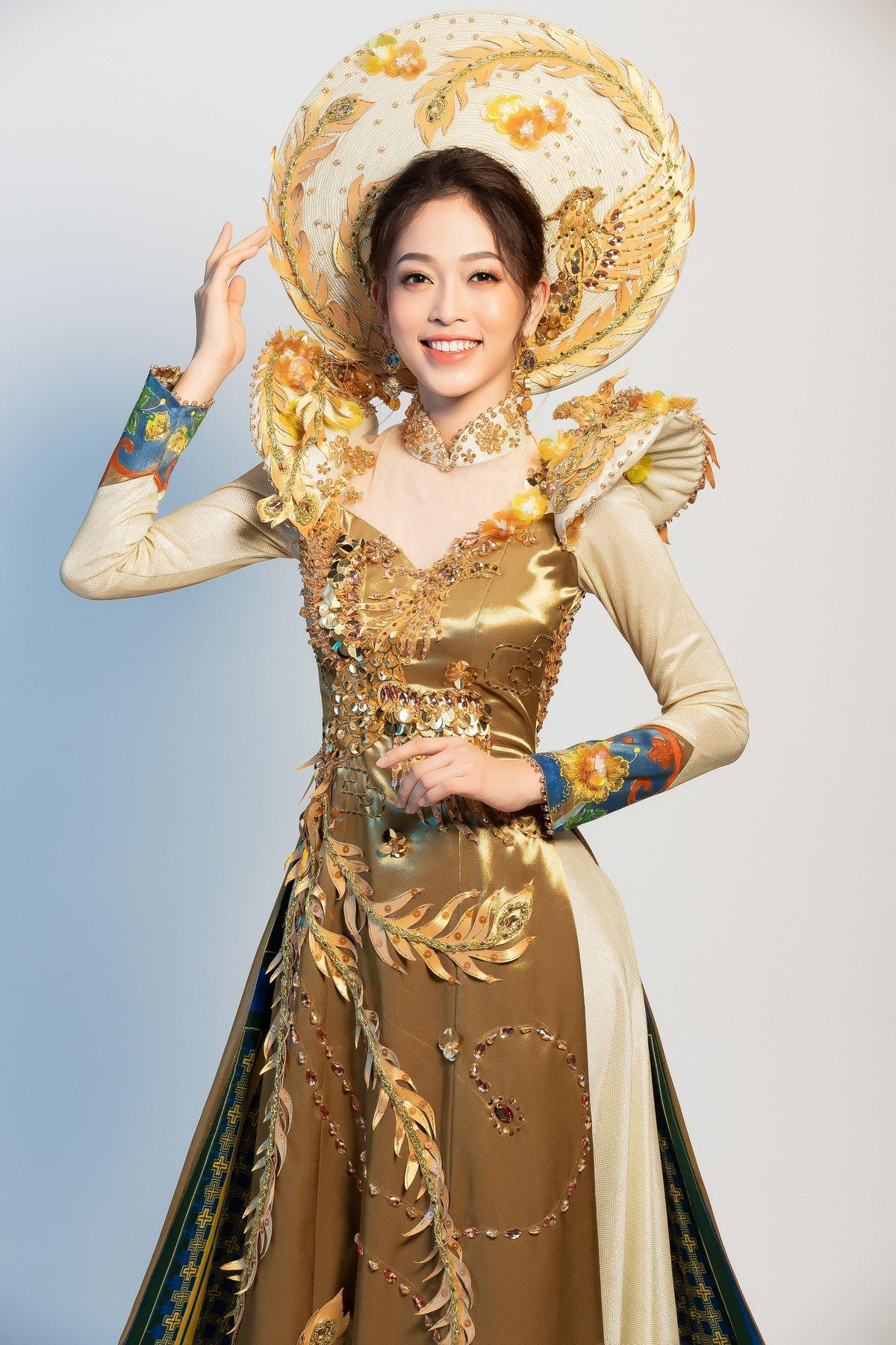 10 National Costume vàng rực đẹp nhất lịch sử: Phương Khánh - Tường San chiến thắng vẻ vang Ảnh 6